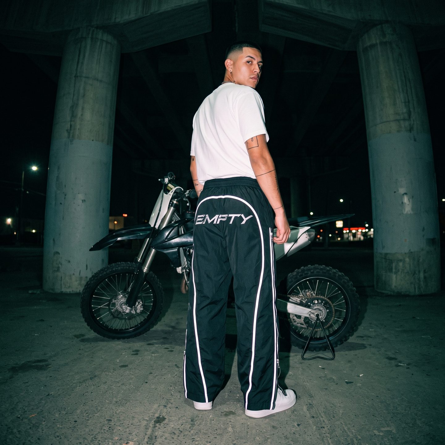 Street Love P-001